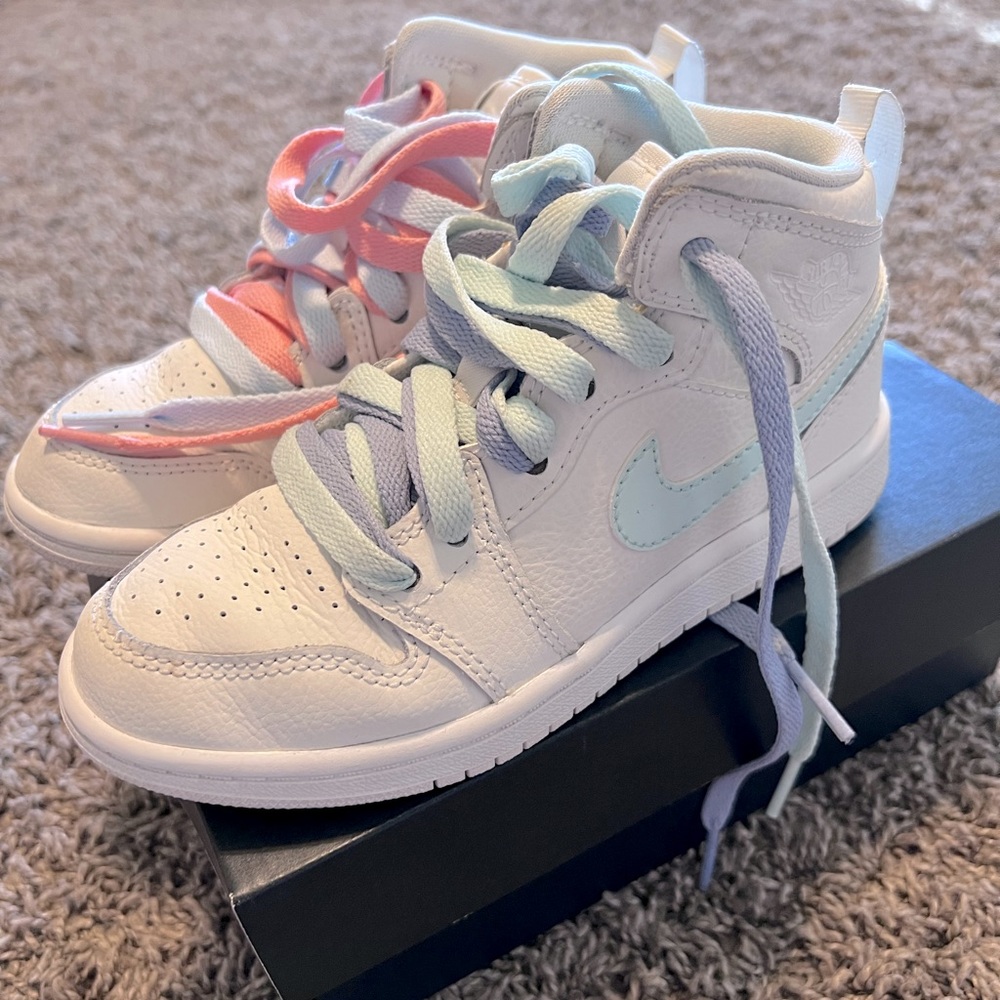 Like new kids sz 12 Phantom Jordan 1